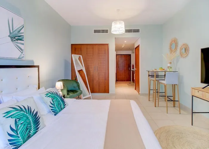 Durrani Homes - Luxurious Studio near Dubai Mall with pool view