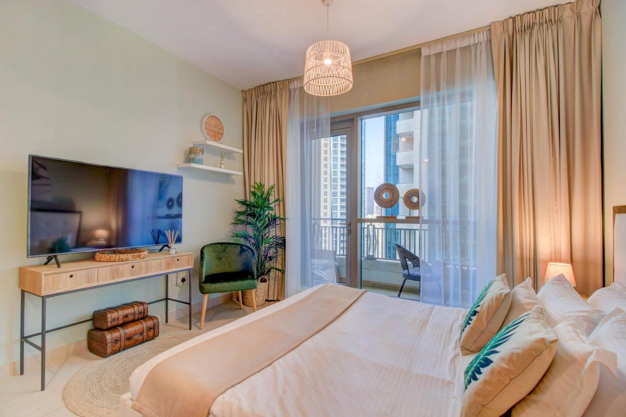 Durrani Homes - Luxurious Near Mall With Pool View Appartement